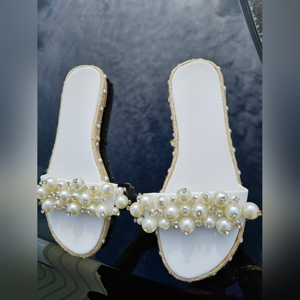 CUTEST FLAT SLIDES SNDALS SHOES WITH PEARLS AND RHINESTONES SIZE 11M